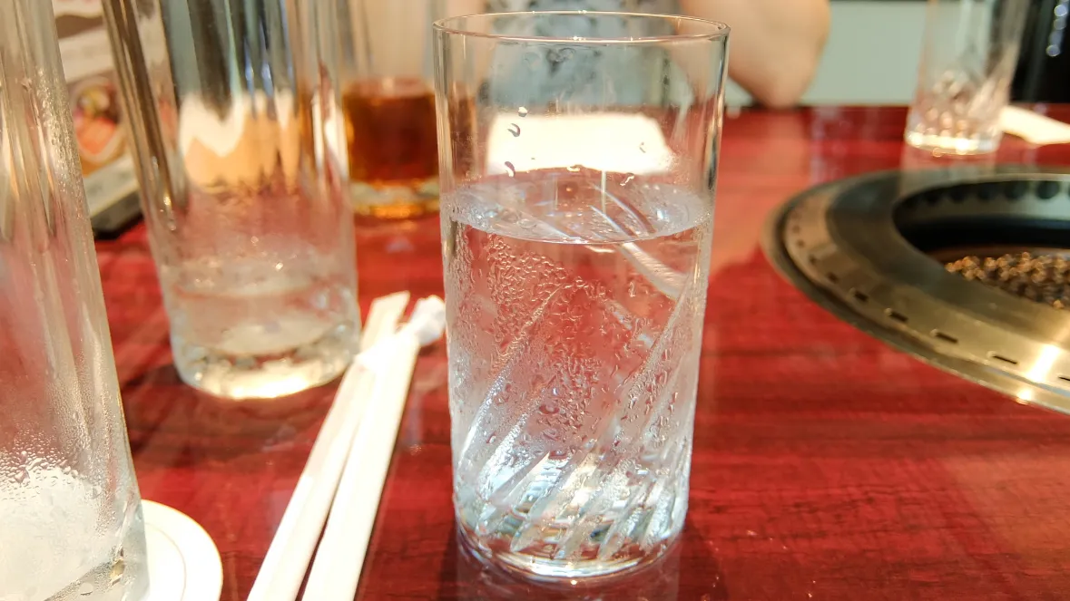 飲食店のお冷